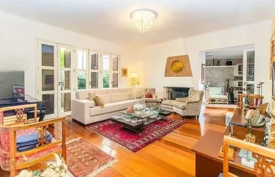 Casa com 3 dormitórios e 2 vagas no bairro higienópolis