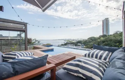 Cobertura de alto padrão, construtora clave, vista perene para o rio, 3 suítes, piscina, 3 vagas cobertas.