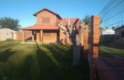 Casa para venda - 248.88m², 3 dormitórios, sendo 4 suites, 2 vagas - centro