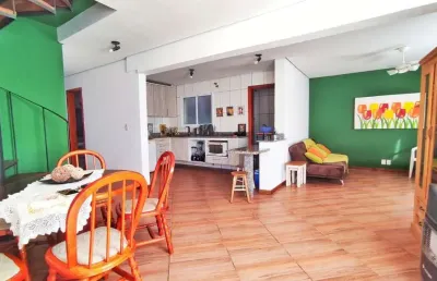 3 dormitórios, sendo 1 suíte master •	living com dois ambientes – no bairro alto petrópolis – amplo terreno.