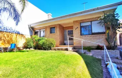 Casa com 4 quartos e 2 banheiros e 2 suites à venda, 153 m² por r$ 990.000