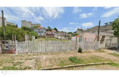 Terreno à venda na Rua Teixeira de Freitas, 804, Santo Antônio, Porto Alegre