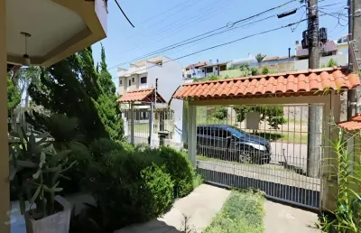 Casa de 3 dormitórios com 205m² à venda no bairro hípica