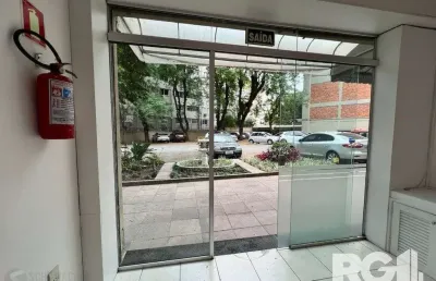 Loja térrea em condomínio de 45 m2 com vaga para alugar no bairro floresta.