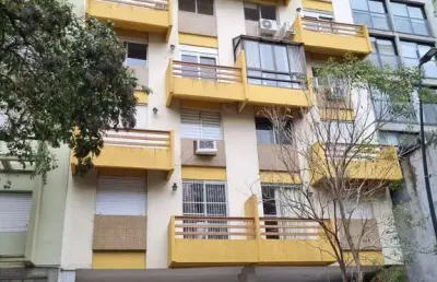 Apartamento de 1 dormitório com sacada no centro histórico.