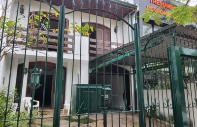 Casa com 5 quartos à venda na Rua Felipe de Oliveira, 667, Petrópolis, Porto Alegre
