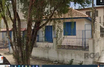Excelente oportunidade de negócio, para locar ou morar com a família. terreno de 11,00 x 17,60 com 01 sobrado de 3 dormitório... e outra em madeira 2 dormitórios.
