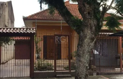 Casa com 3 quartos à venda na Rua Dona Firmina, 817, Vila São José, Porto Alegre