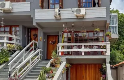 Casa em condomínio bairro tristeza, com 185m² privativos.