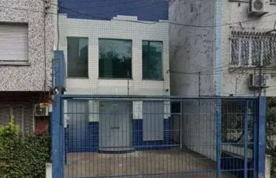 Prédio comercial com loja no bairro rio branco com 237m²