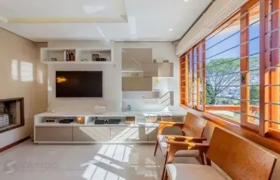 Casa em condominio, 3 domitórios, 1 suíte, lareira, churrasqueira e 2 vagas.