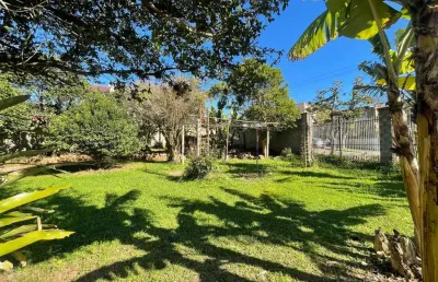 Terreno de esquina, com 429m², está situado no coração do bairro medianeira