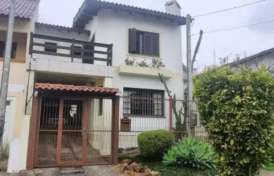 Ótimo sobrado, com 3 dormitórios, sendo um suíte, lareira e piscina.