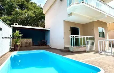 Cabo frio: casa duplex mobiliada 2 suítes com piscina e churrasqueira