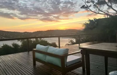 Casa 3 suítes com piscina e churrasqueira na ferradura em búzios