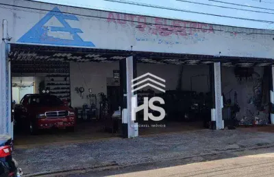 Barracão comercial, com residência nos fundos, piscina e excelente localização.