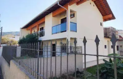 Casa com 5 quartos à venda no Garcia, Blumenau 