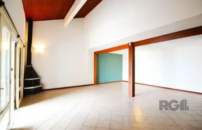Casa de 200m² - 4 dormitórios, 4 vagas no bairro espírito santo