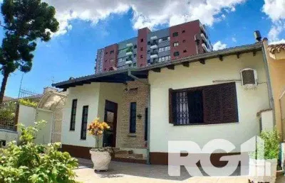 Casa com 3 quartos à venda na Rua General Pedro Bittencourt, 253, Passo da Areia, Porto Alegre