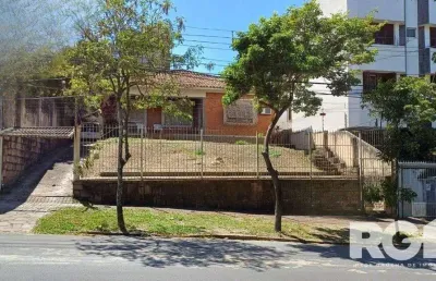 Casa com 3 quartos à venda na Rua Dário Pederneiras, 656, Petrópolis, Porto Alegre