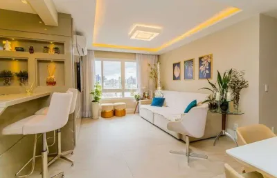 Apartamento decorado com 3 dorms, suíte e 2 vagas no petrópolis