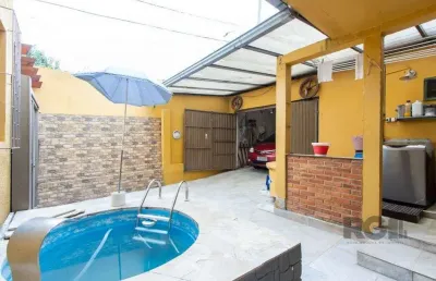 Sobrado, 3 quartos, 2 banheiros, pátio, 2 vagas, piscina - bairro vila nova