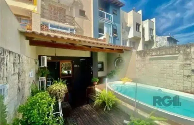 Casa de alvenaria, 3 dormitórios, 3 suítes, piscina.