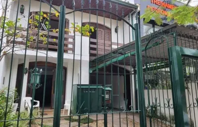 Casa com 5 quartos à venda na Rua Felipe de Oliveira, 596, Petrópolis, Porto Alegre