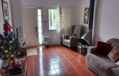 Casa com 2 quartos à venda na Avenida Frei Henrique de Coimbra, 185, Vila Ipiranga, Porto Alegre