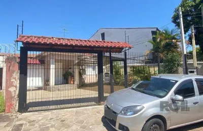 Casa com 3 quartos à venda na Rua Afonso Arinos, 590, Camaquã, Porto Alegre