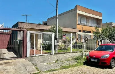 Boa casa térrea, com 03 dormitórios (sendo 01 suíte), sala, 02 banheiros