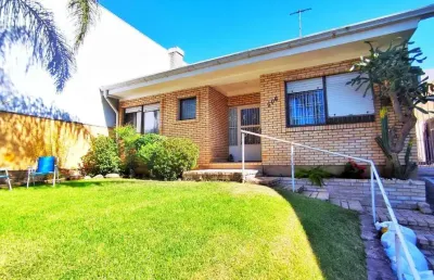 Casa com 4 quartos e 2 banheiros e  2 suites à venda, 153 m² por r$ 990.000