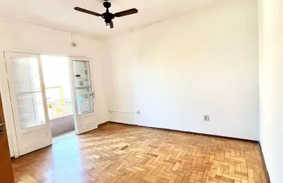 Apartamento 2 dormitórios com sacada e pátio - excelente localização