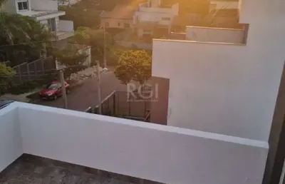 Casa com 3 quartos à venda na Rua Cônego Aleixo, 61, Guarujá, Porto Alegre