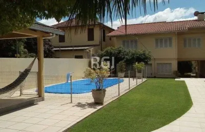 Casa para venda - 300m², 4 dormitórios, sendo 2 suites, 4 vagas - medianeira
