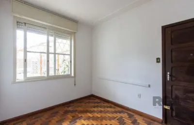 Apartamento térreo, com pátio, 2 quartos - bairro menino deus