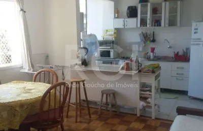 Apartamento  com 2 quartos , baixo custo condominial no menino deus!