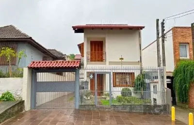 Casa em porto alegre, no bairro tristeza, com 3 dormitório(s), e 3 banheiros, à venda.