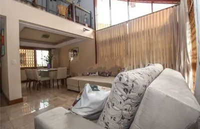 Casa com 3 quartos à venda na Travessa Miguel Pereira, 120, Medianeira, Porto Alegre