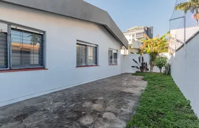 Casa com 3 dormitórios e 4 vagas no bairro jardim lindóia