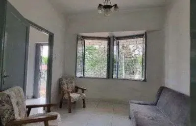Casa de 4 dormitórios, 2 banheiros para venda pronta para morar no bairro partenon em porto alegre/rs.
