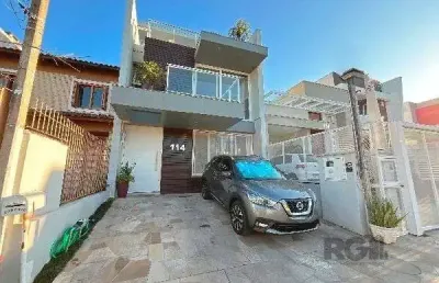 Casa em porto alegre, no bairro hípica, com 3 dormitório(s), e 3 banheiros, à venda.