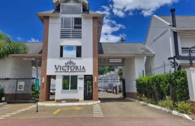 Casa em condomínio fechado, 5 dormitórios sendo 2 suítes, 5 banheiros, 203 m² de área privativa, 2 garagem cobertas