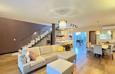 Casa à venda com 174m², 3 dormitórios, 3 suítes, 2 vagas, no bairro hípica em porto alegre