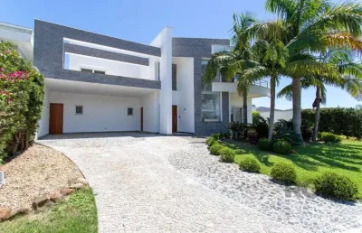 Casa  no condomínio terra ville , com aproximadamente 450m quadrados.