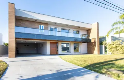 Linda casa de 5 suítes com fundos lago no terraville