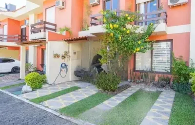 Linda casa com 3 dormitórios, sendo 1 suíte, sala ampla no condomínio de ótima localização