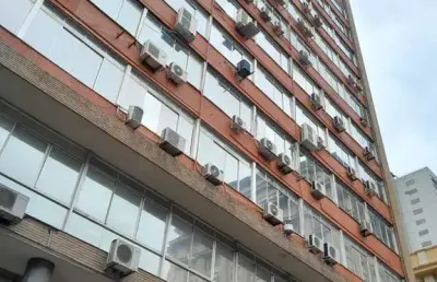 Salas com  meio andar,para empresas ou órgãos públicos com 262,41m2 ,centro