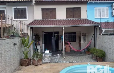 Excelente casa  3 dorm, 122m² privativos, amplo pátio com piscina nos fundos,  rua doutor joão césar krieger
