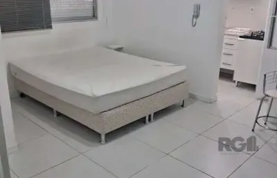 Jk reformado na cidade baixa com portaria e elevador